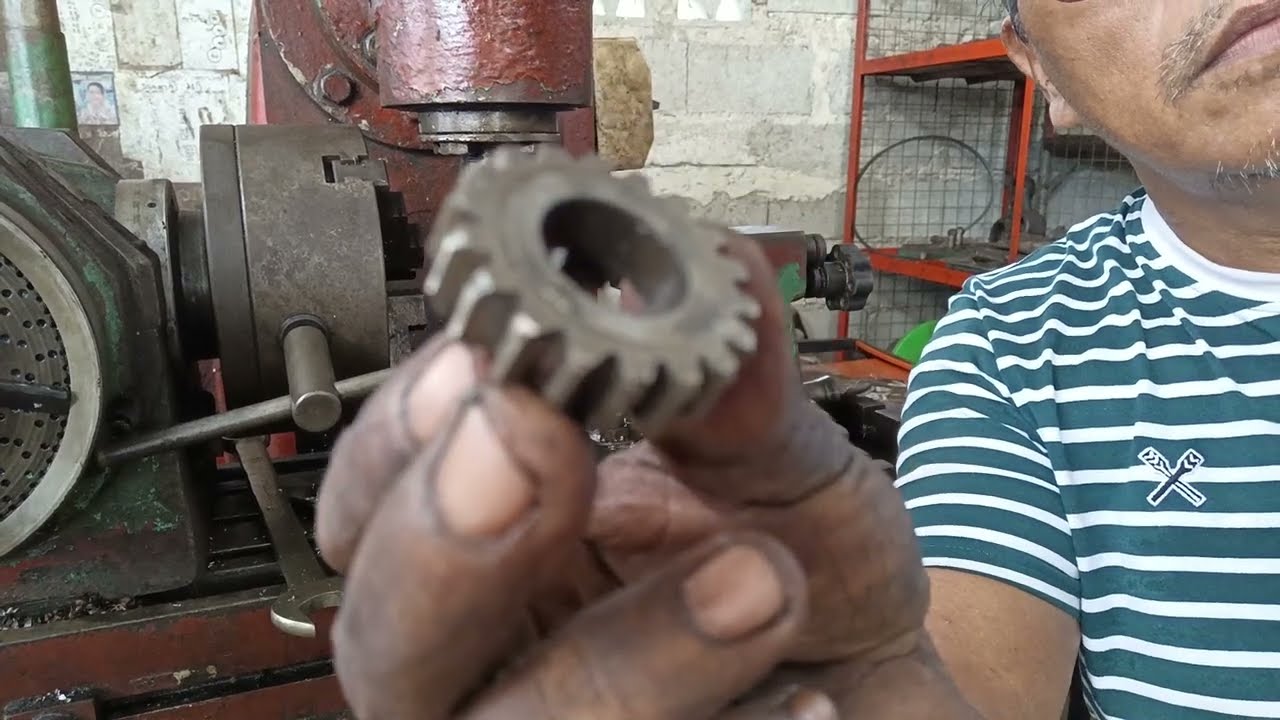 How to mill Spur Gear 18 teeth Pitch 16 motorcycle Transmission 4th gear.
