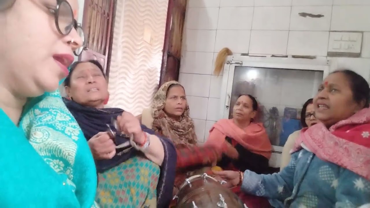 उठाओ मैया, नैना खोलो 🌼मेरी आँखों में आँसू हैं #viral#youtubeshorts #explorepage #kirtankebhajan #fyp