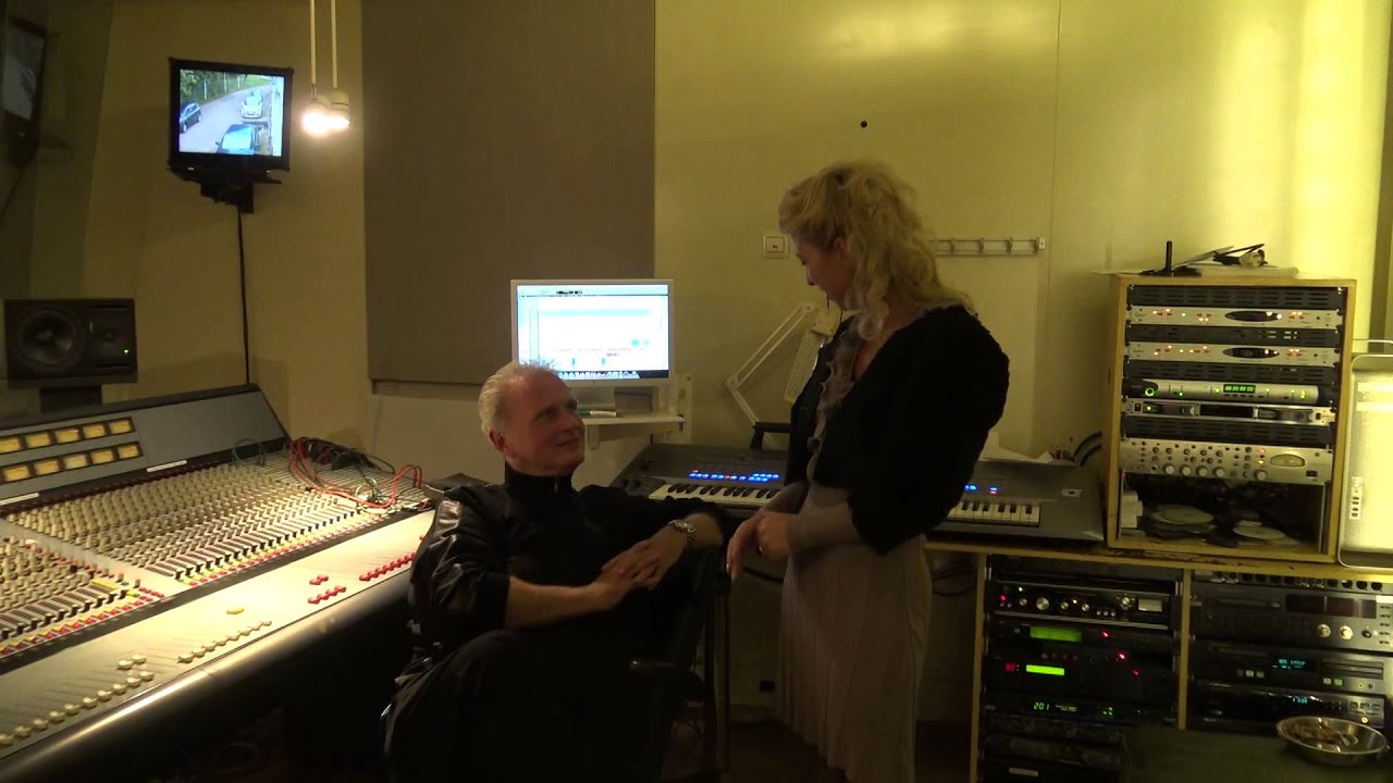 Karin Goverde introduceert Emile Hartkamp als haar producer.