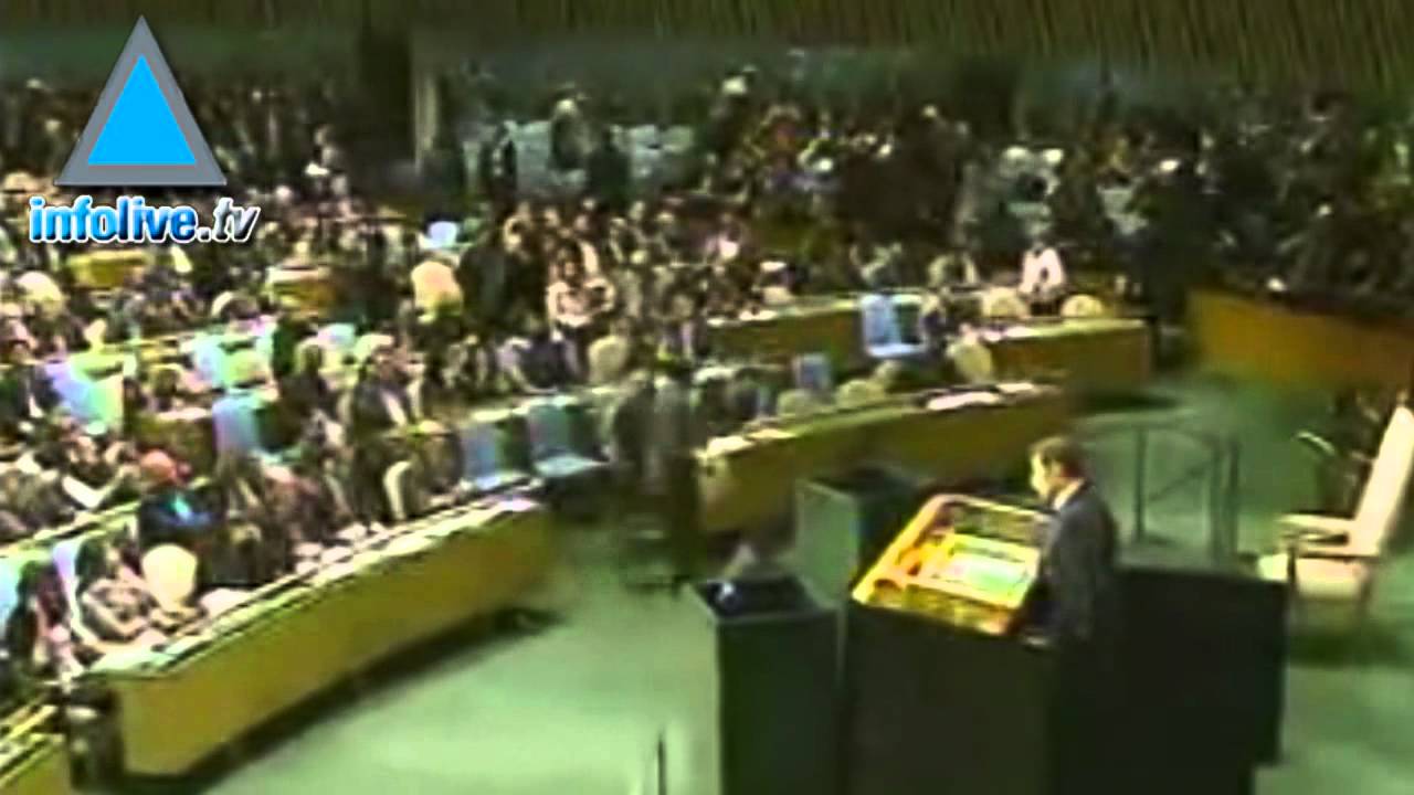 Nicolas Sarkozy copieusement applaudit