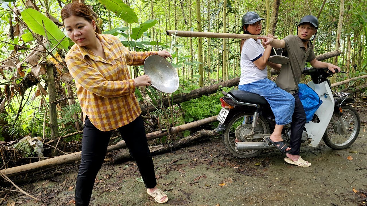 Tai decided to take the strange girl home to live with him. Duong was determined to leave Sua alone