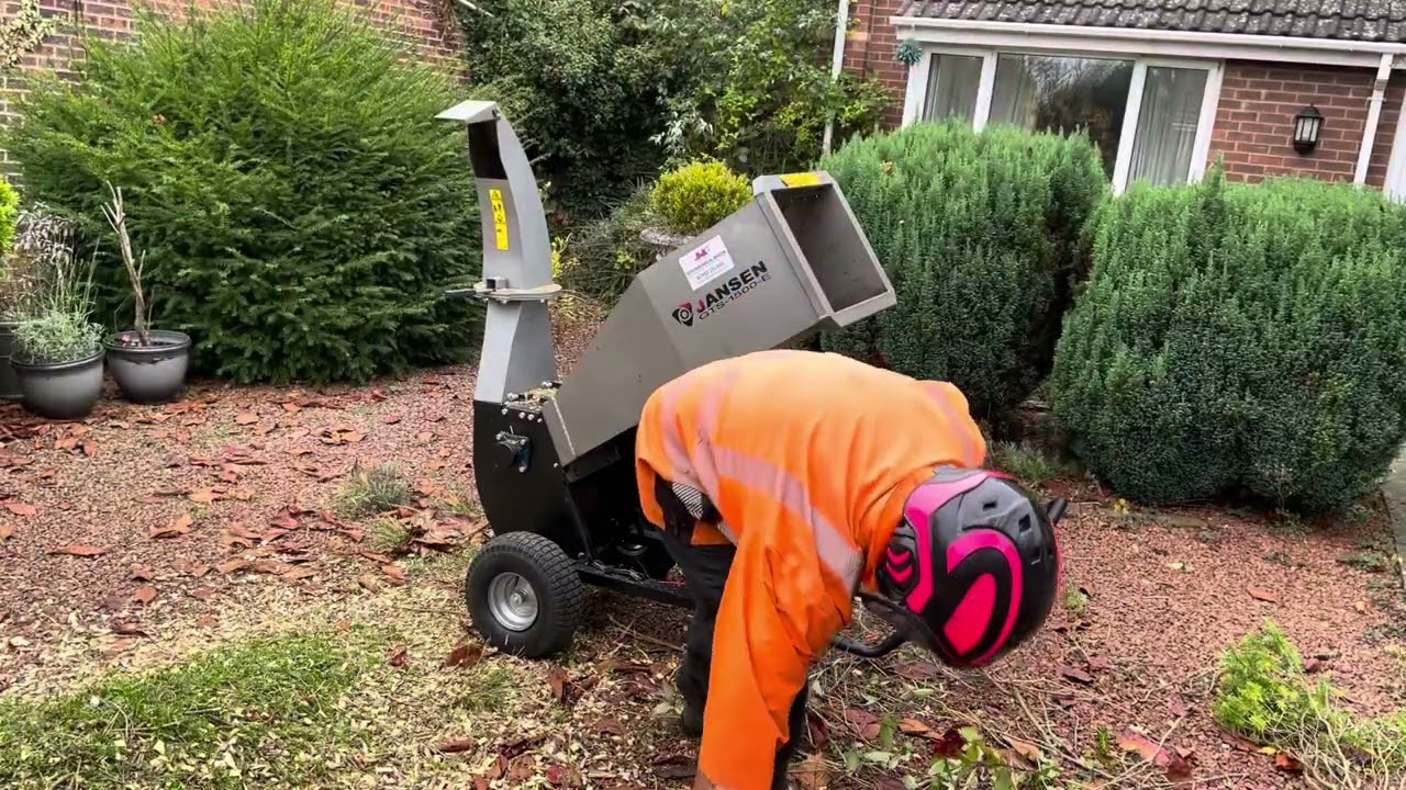 Jansen 1500e wood chipper #arborist #woodchipper
