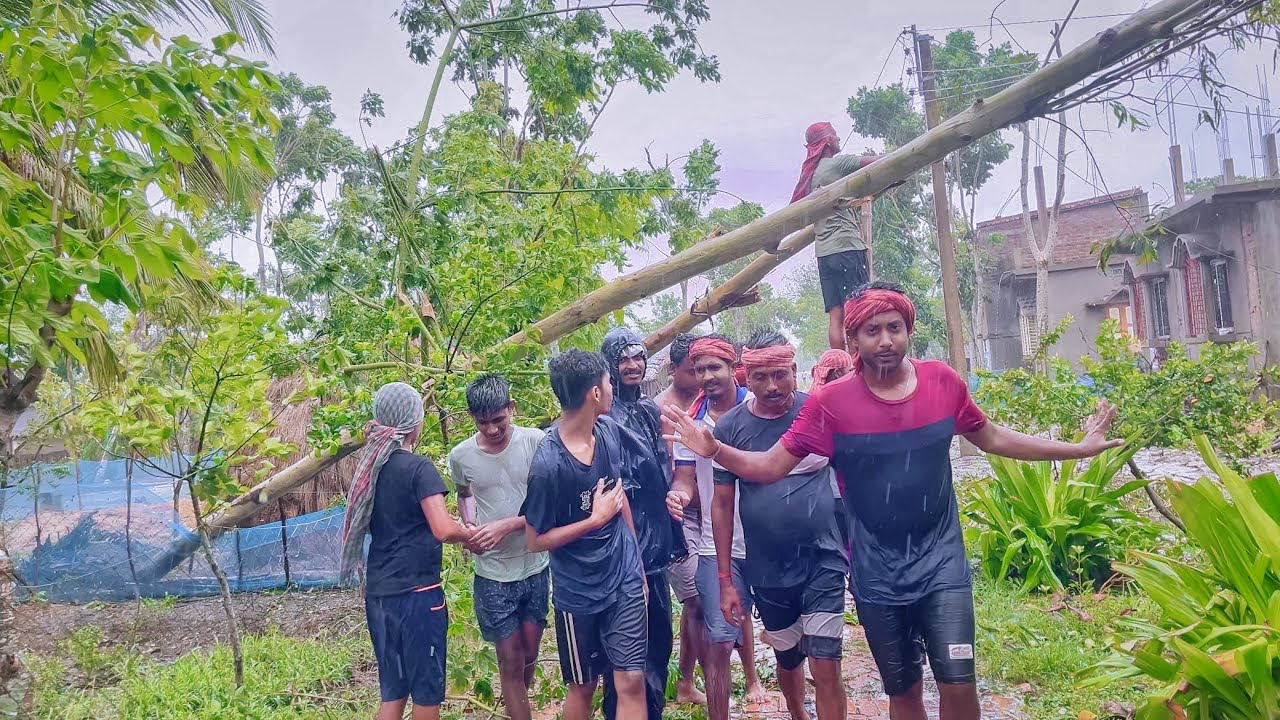 রেমাল ঝরে পাড়া-প্রতিবেশী কেমন আছে দেখার জন্য বেরিয়ে পড়লাম@SundarbanNaturalVlog-kp1ww
