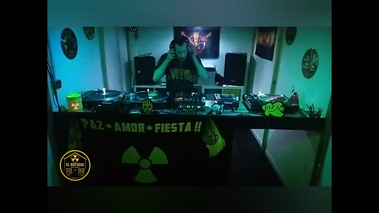Hoy el señor dj Homer se a pasado por El Refugio y nos ha dejado está mezcla!!! ☢️☢️🏚️☢️☢️