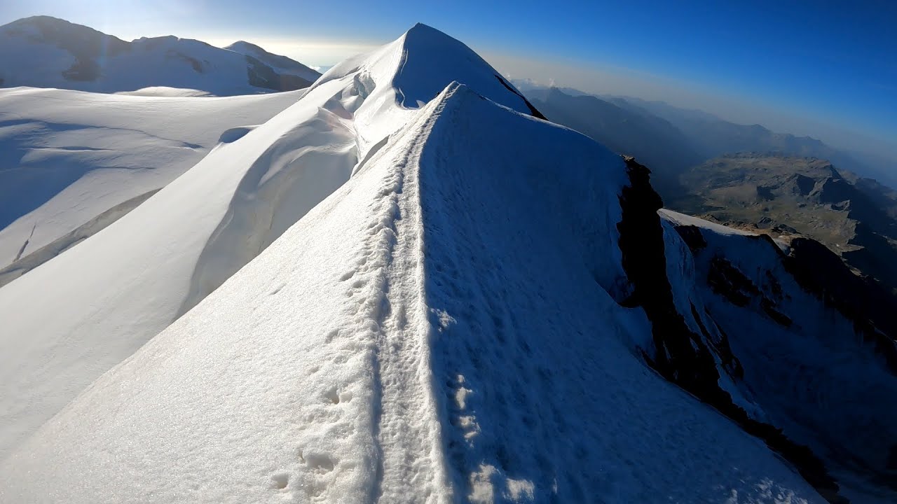 Castor (4223 m n.p.m.) od Refuge Quintino Sella au Félik