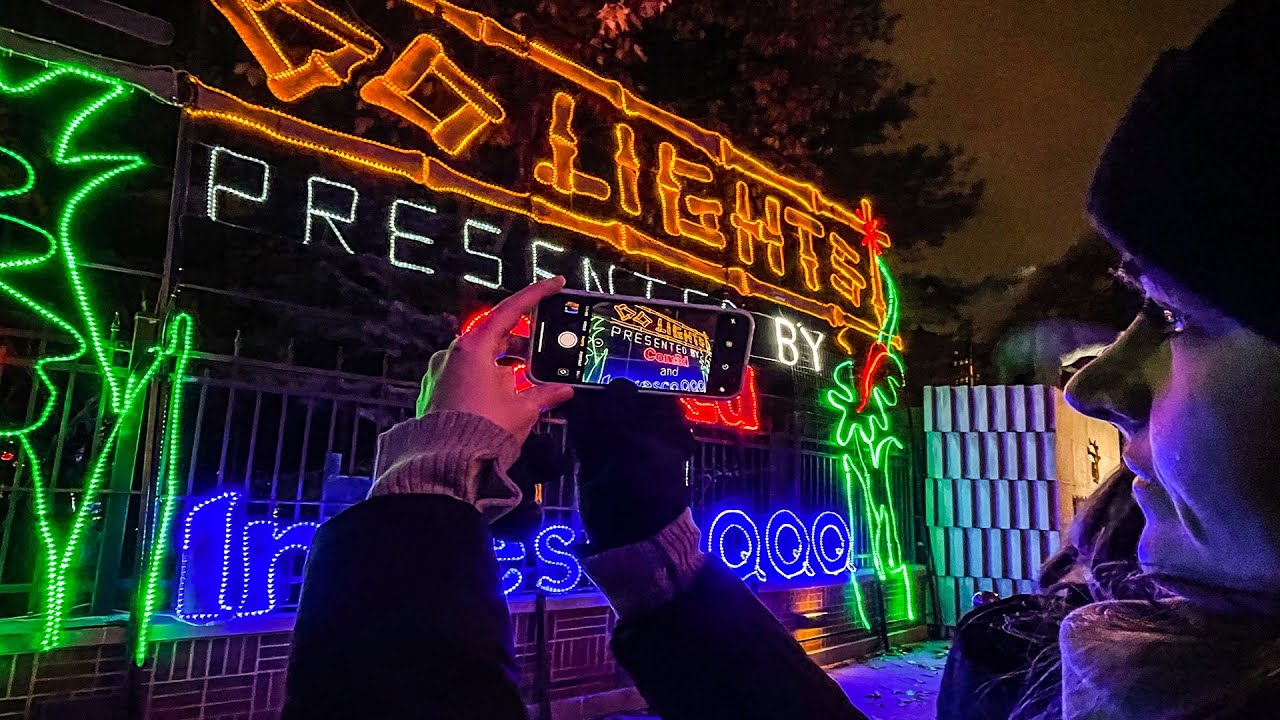 I've never been to Chicago's Zoo Lights ... UNTIL TONIGHT 💡🎄