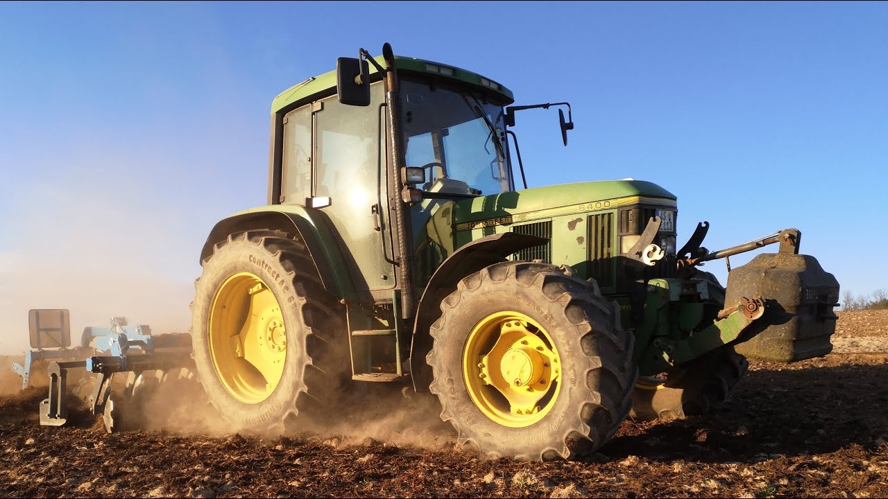 Bodenbearbeitung 2020: John deere 6400 bei der Saatbeetvorbereitung