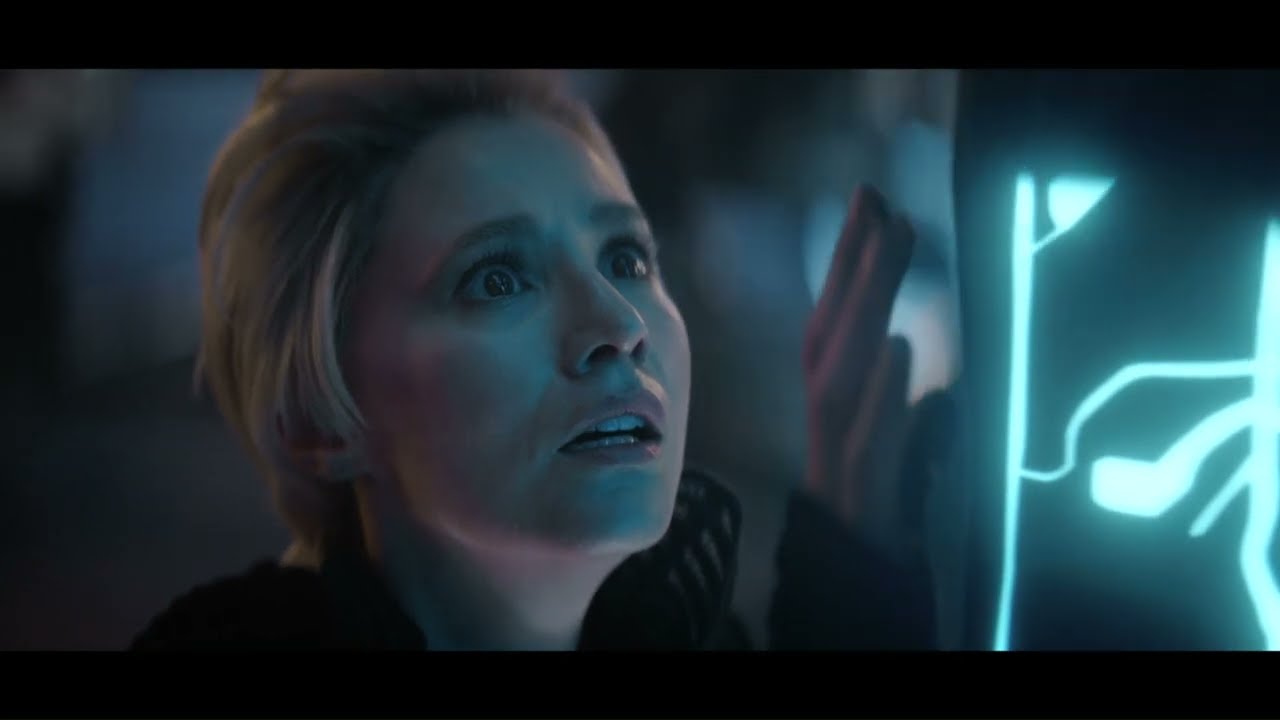 Halo S02E06 ending: Makee almost got killed and  saved by Var 'Gatanai. Master chief touch artifact