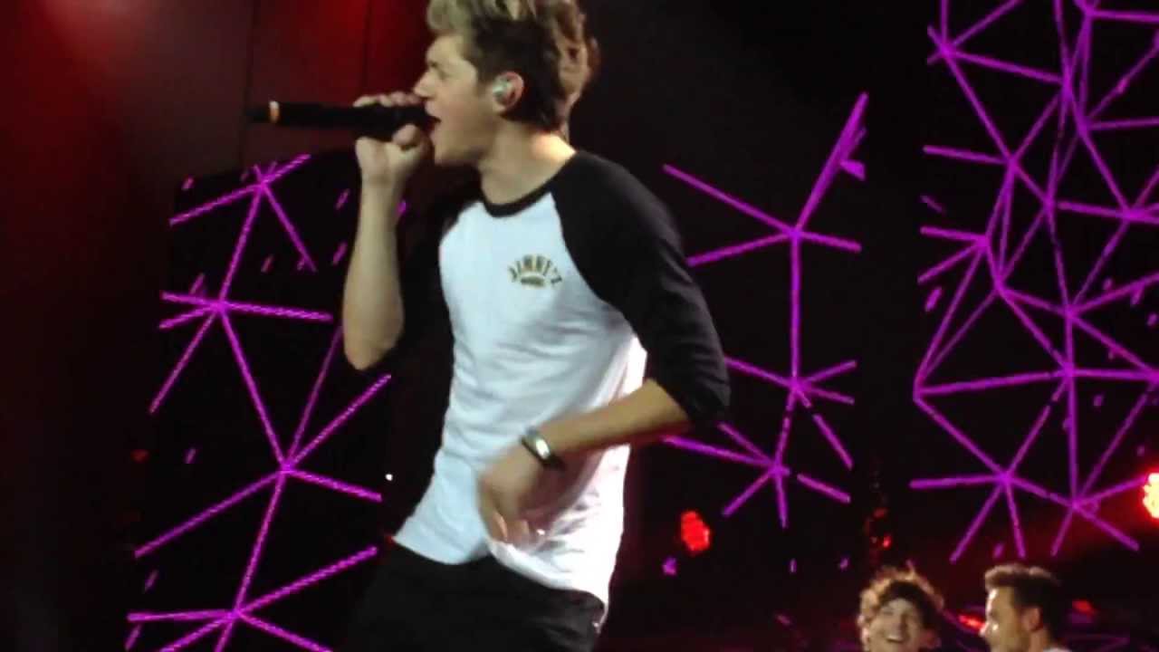 Kiss You - 1D - Front Row - Auckland, New Zealand 13/10/13