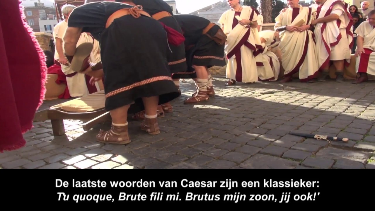 Naspelen van de moord op Caesar op de plek waar het gebeurde