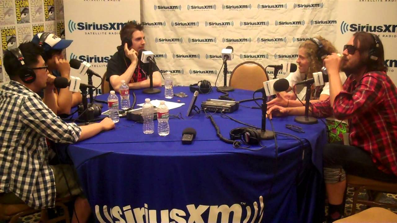 Трудоголики беседуют с Comic Con Radio о стендап-комедийных выступлениях Криса Делии и Адама Девайна