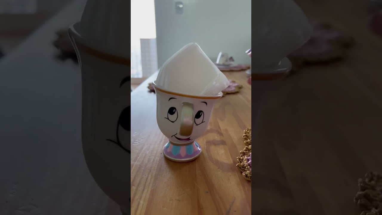 Mesa posta para uma tarde com as amigas 💜✨ #mesaposta #coffee #amigas #caf&eacute;datarde