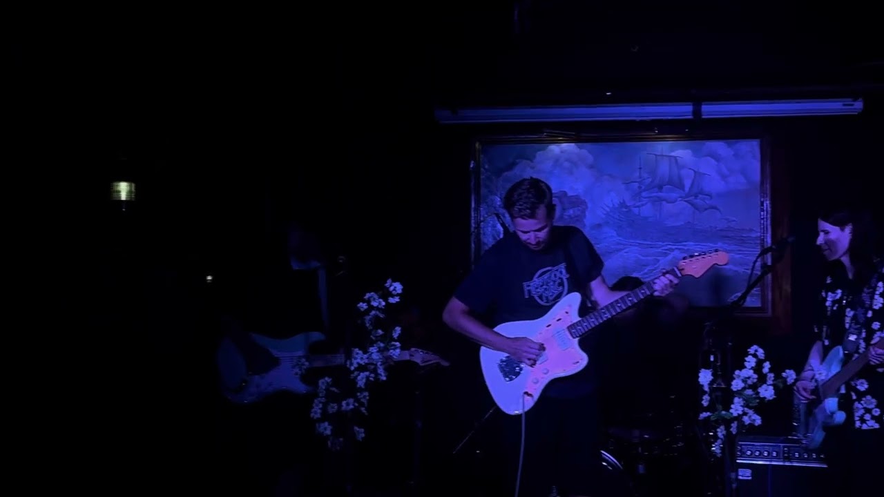 MUMRUNNER LIVE AT REDWOOD BAR