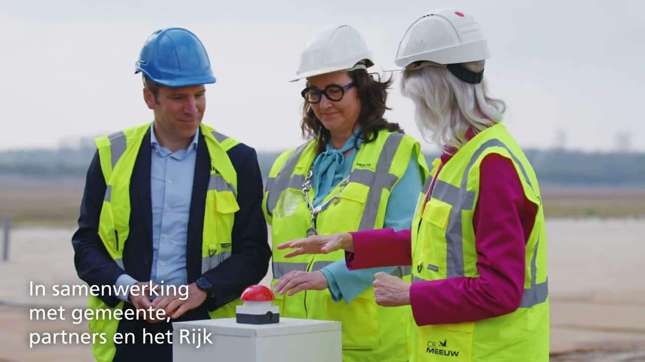Minister Keijzer slaat eerste paal voor school Zuiderhage – VDL De Meeuw