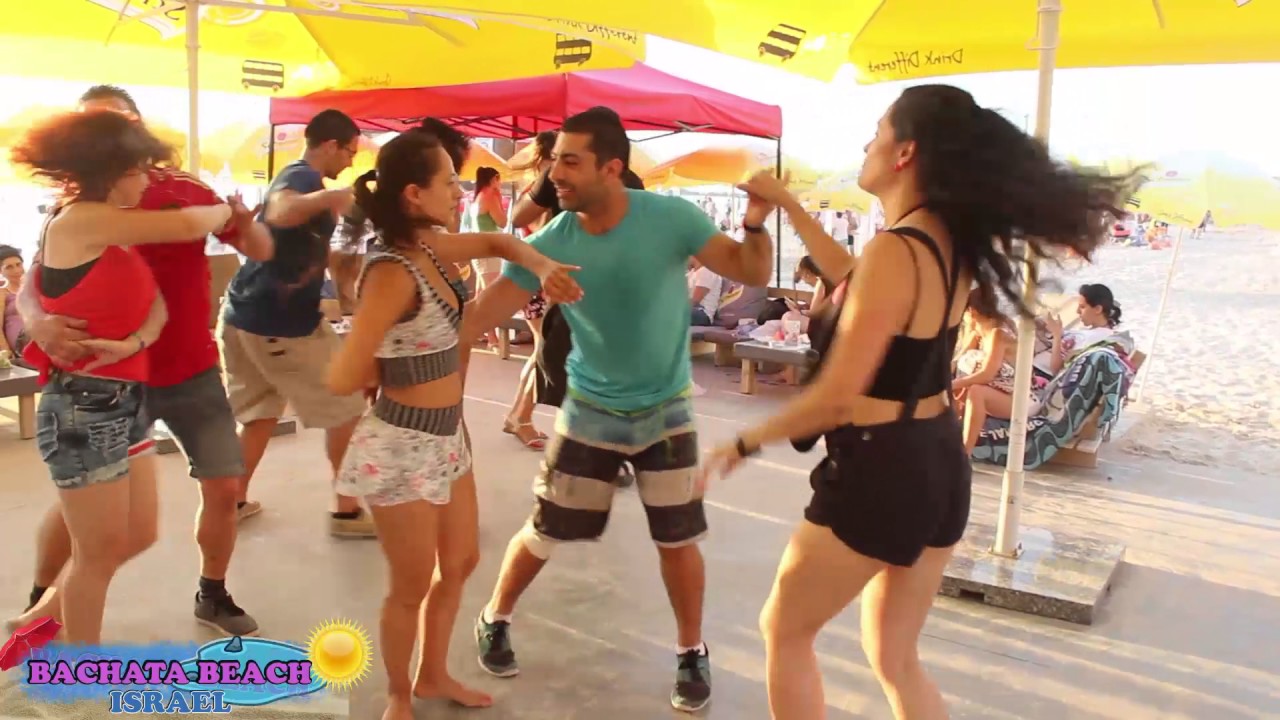 Ofek Gabrieli dance Bachata with two girls