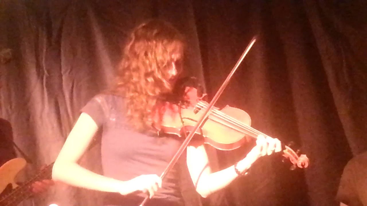 J&ouml;rdis Tielsch: Toss the feathers