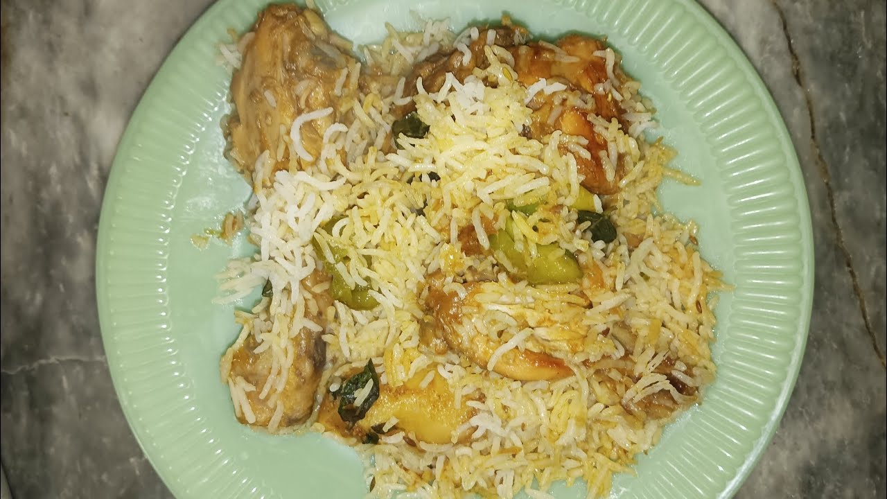 aj nani ke kitchen mein bani majedar si spicy biryani sabki favorite 😋🥔🍗🍚