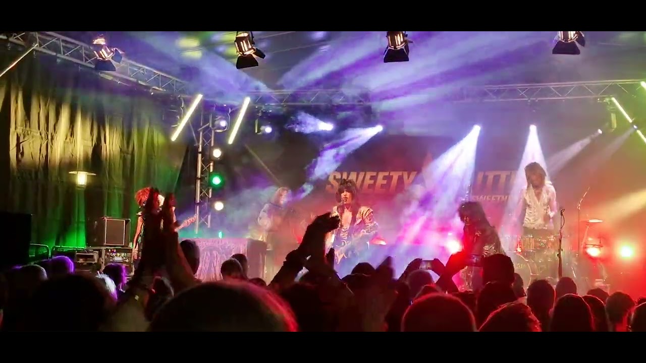 SWEETY GLITTER & THE SWEETHEARTS live Burgdorf 30.04.2025 Zugabe (20250430 215323)