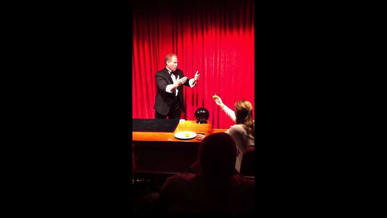 MAGIC SHOW IN HAWAII AT ANABELAS