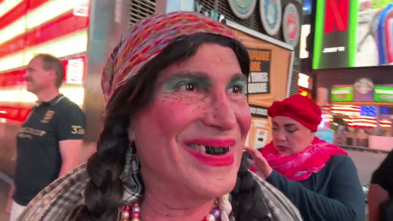 MANAHATAN, NEW YORK, CANASTEANDO CON LA TENCHIS