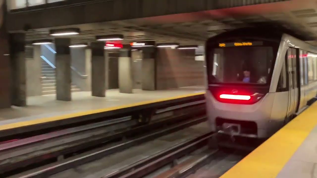 Montreal Metro: Cartier to Beaubien (+ service slowdown!)