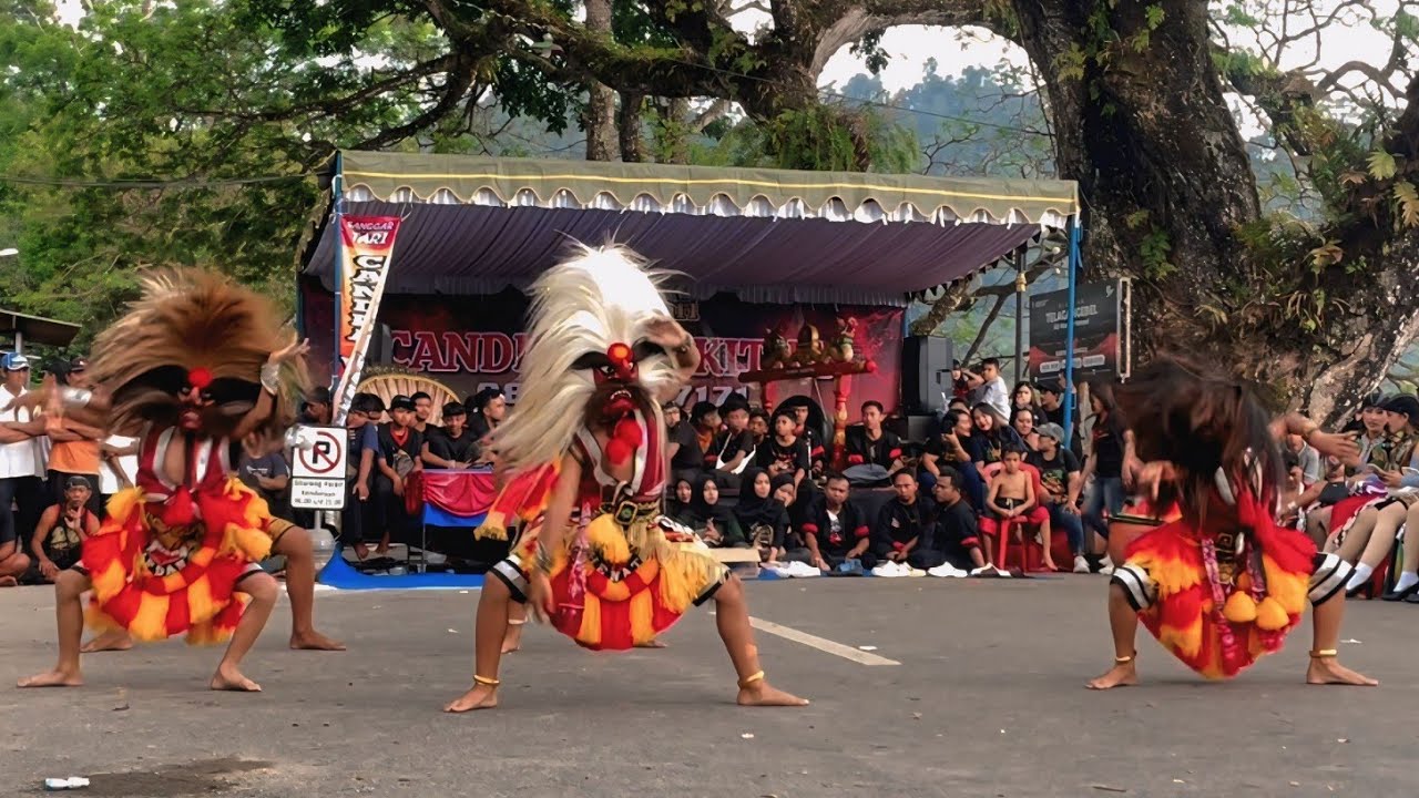 Mantab banget  ! Solah tari bujang ganong cilik yasta afdan dkk bikin wisatawan telaga ngebel takjub
