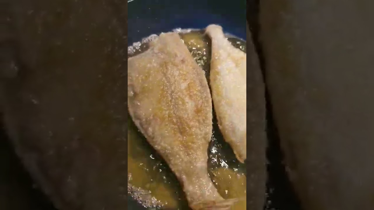 Gallo frito, harina sal y aceite de oliva, nada más. 