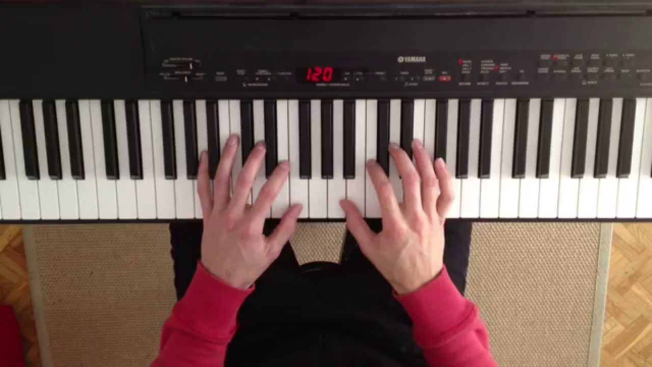 Curso de acordes para piano. Clase 1. C&oacute;mo tocar acordes mayores y menores en el piano
