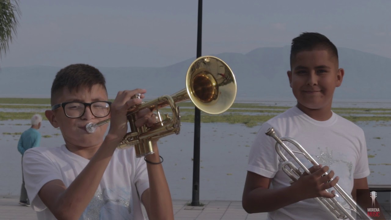 El Niño Perdido (En Vivo) - Banda Los Coyulitos