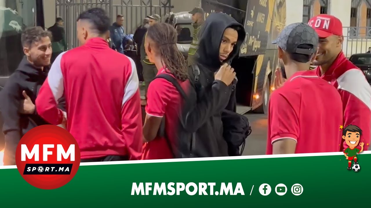 بعد الديربي.اللاعبين مجمعين ضاحكين وناشطين وعناق بين المحمدي والزنيتي وسط أجواء أخوية
