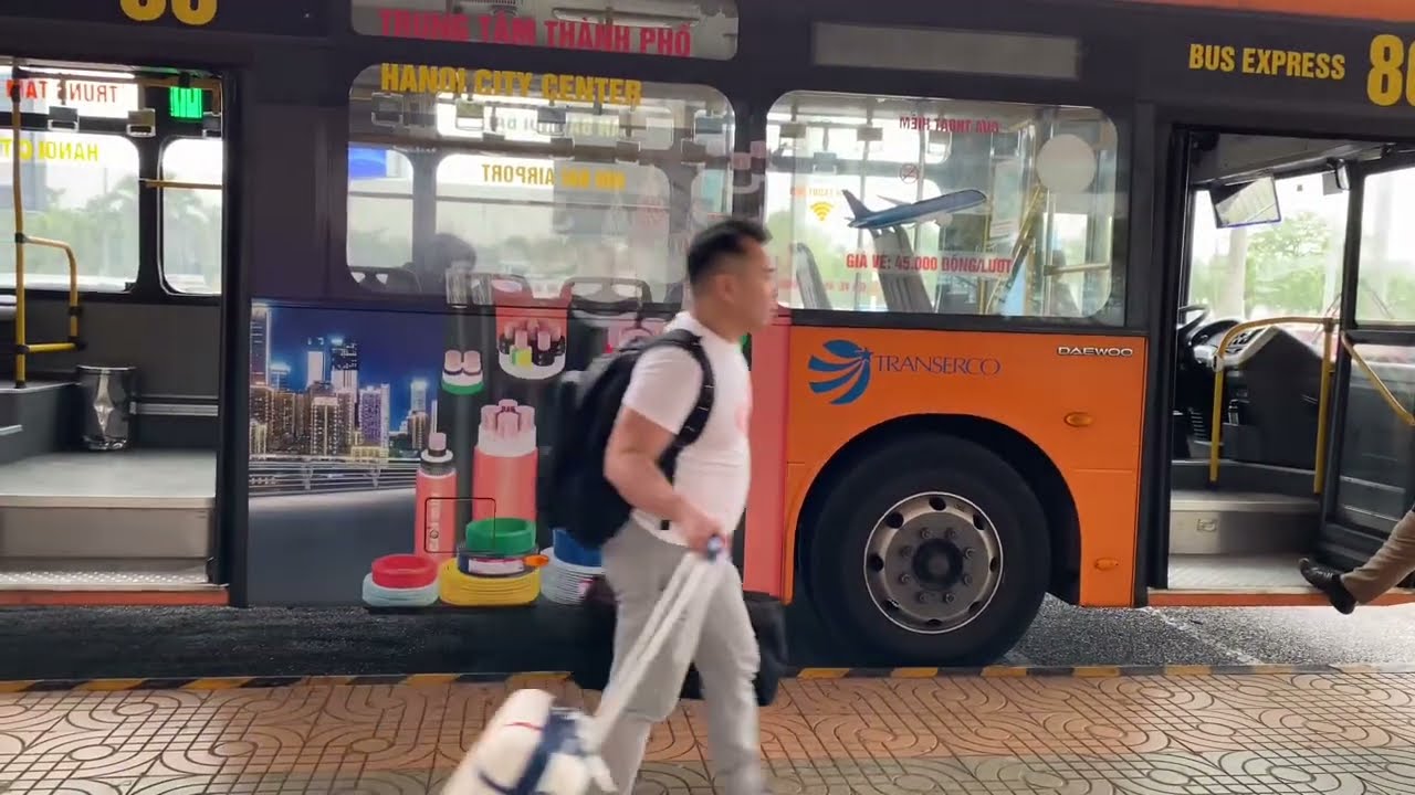 Take a bus from Noi Bai airport to Hanoi center { Episode 1 Hanoi - walk Ho Guom Lake }