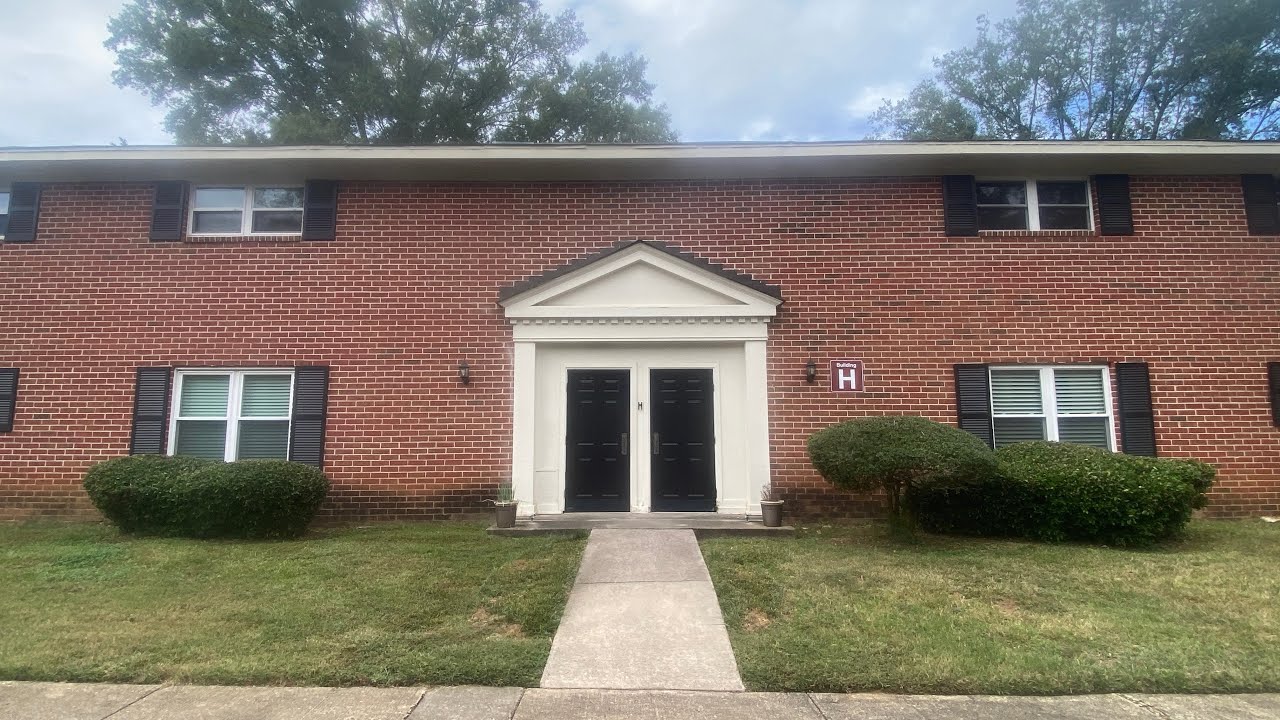 601 Riverhill Circle Apt. H3