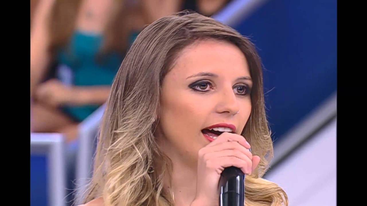 Em clima de carnaval, Faro imita Ivete e Claudia Leitte no 
