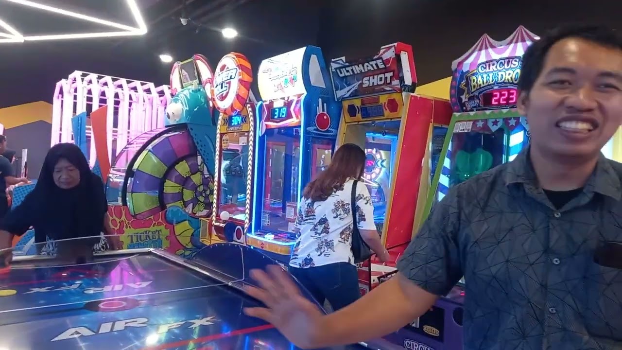 Hanum dan Mbah Rat Main di TimeZone 