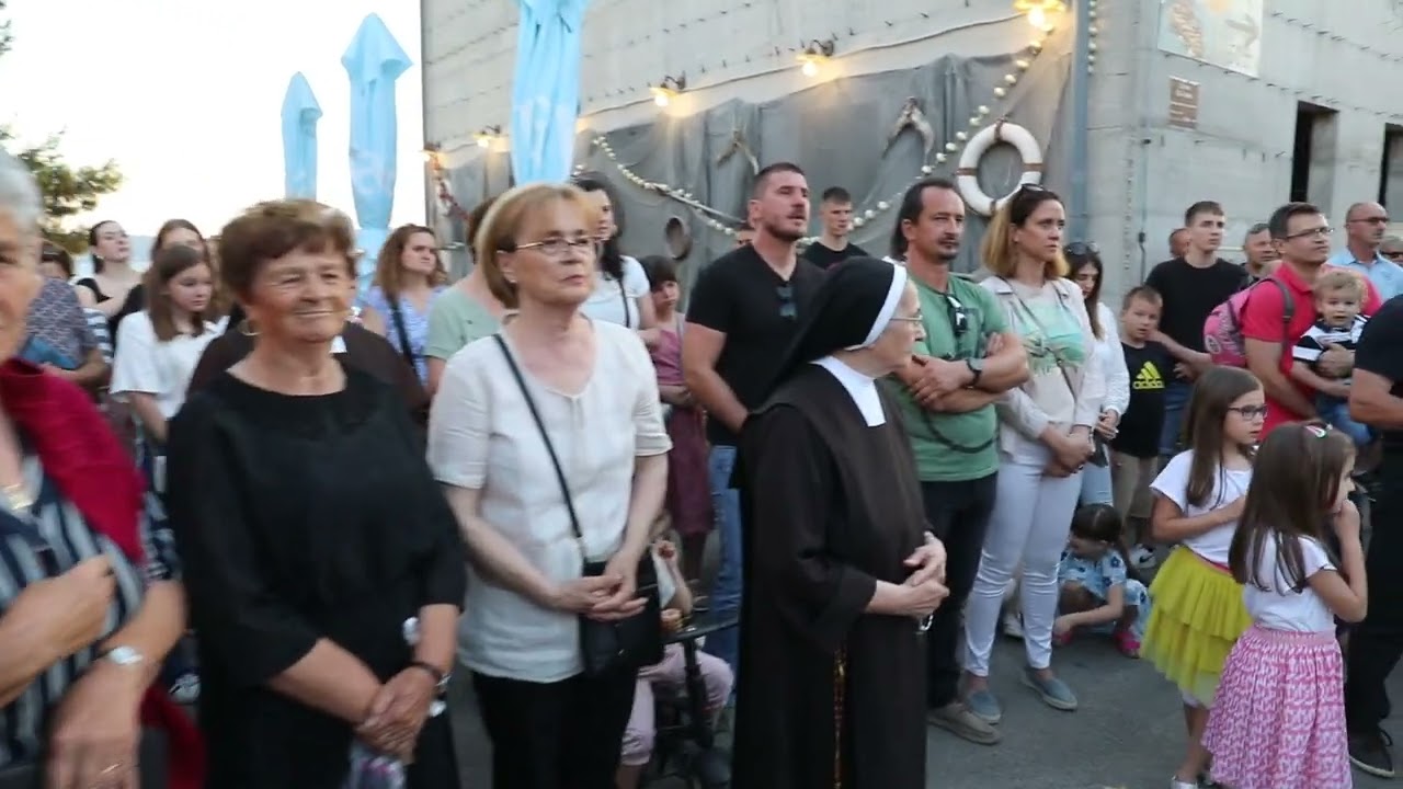 Bibinje procesija sa kipom Srca Isusova.