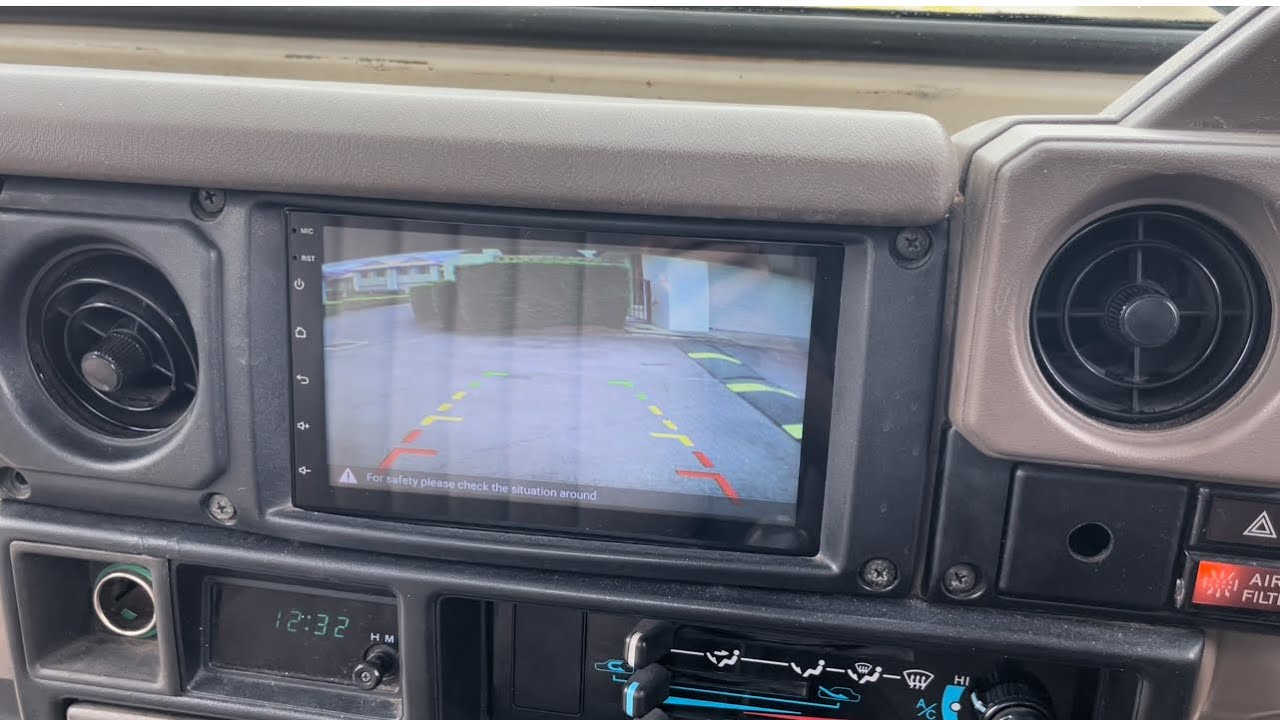 Toyota LandCruiser 1996 - установка головного устройства