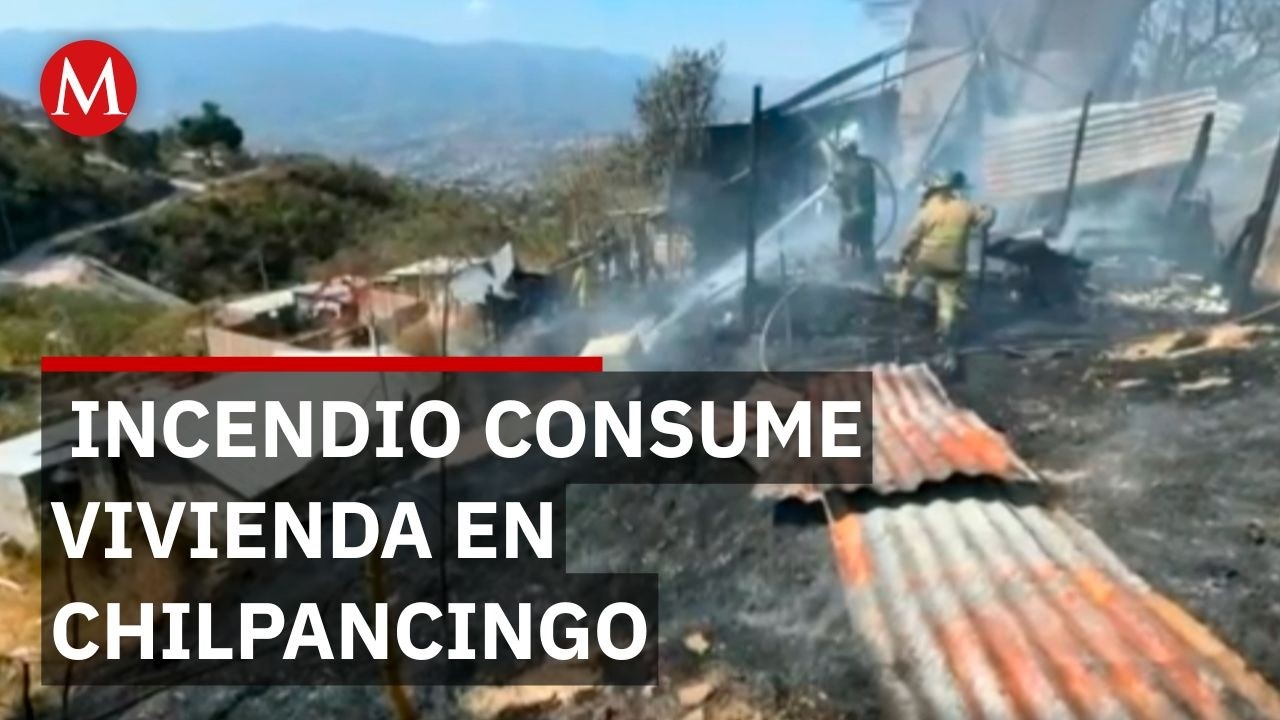 Incendio reduce a cenizas vivienda en Chilpancingo; bomberos evitan tragedia