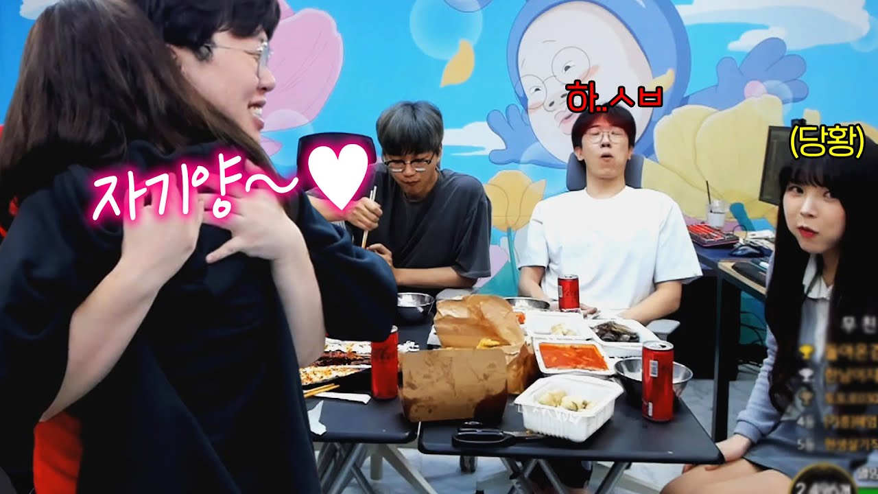 너네 자고가..? 늦은 밤 찾아온 여자친구ㅋㅋㅋㅋ