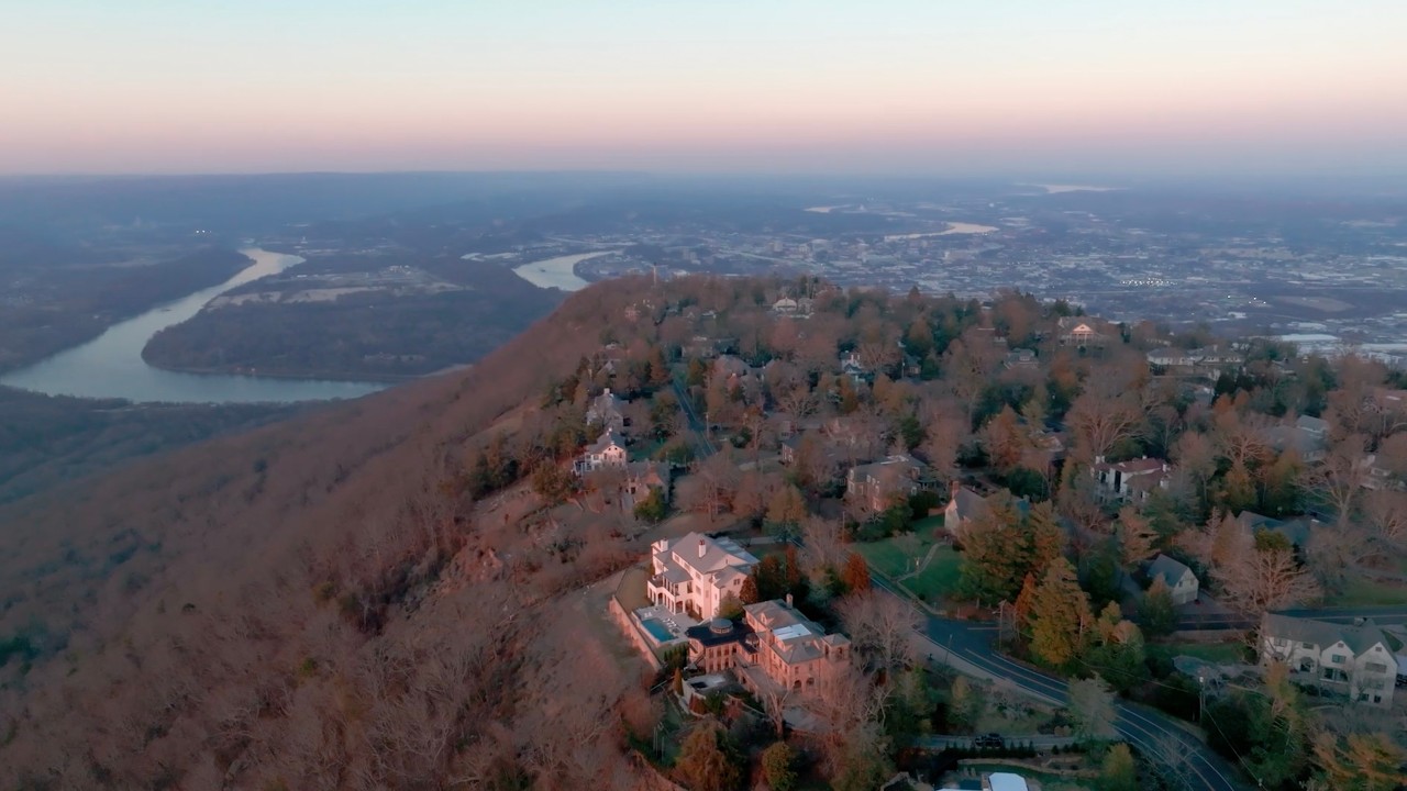 Bridgerton vibes in Tennessee. Lookout Mountain, TN Estate