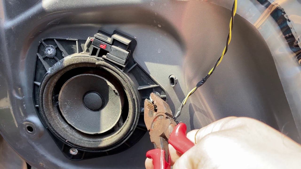 Hyundai Eon - Front Door Speaker Replacement - Part 2