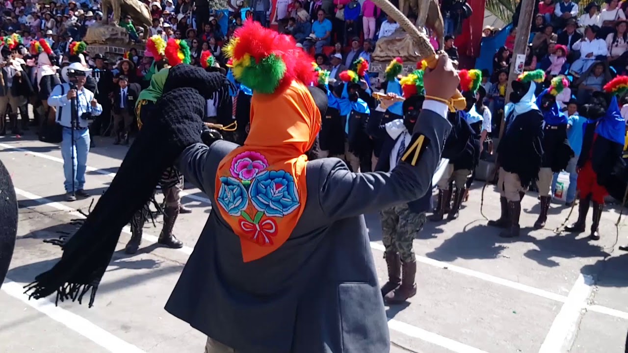 sacudimiento de polvo (barrio norte) morenada 2018 en Chongos Bajo