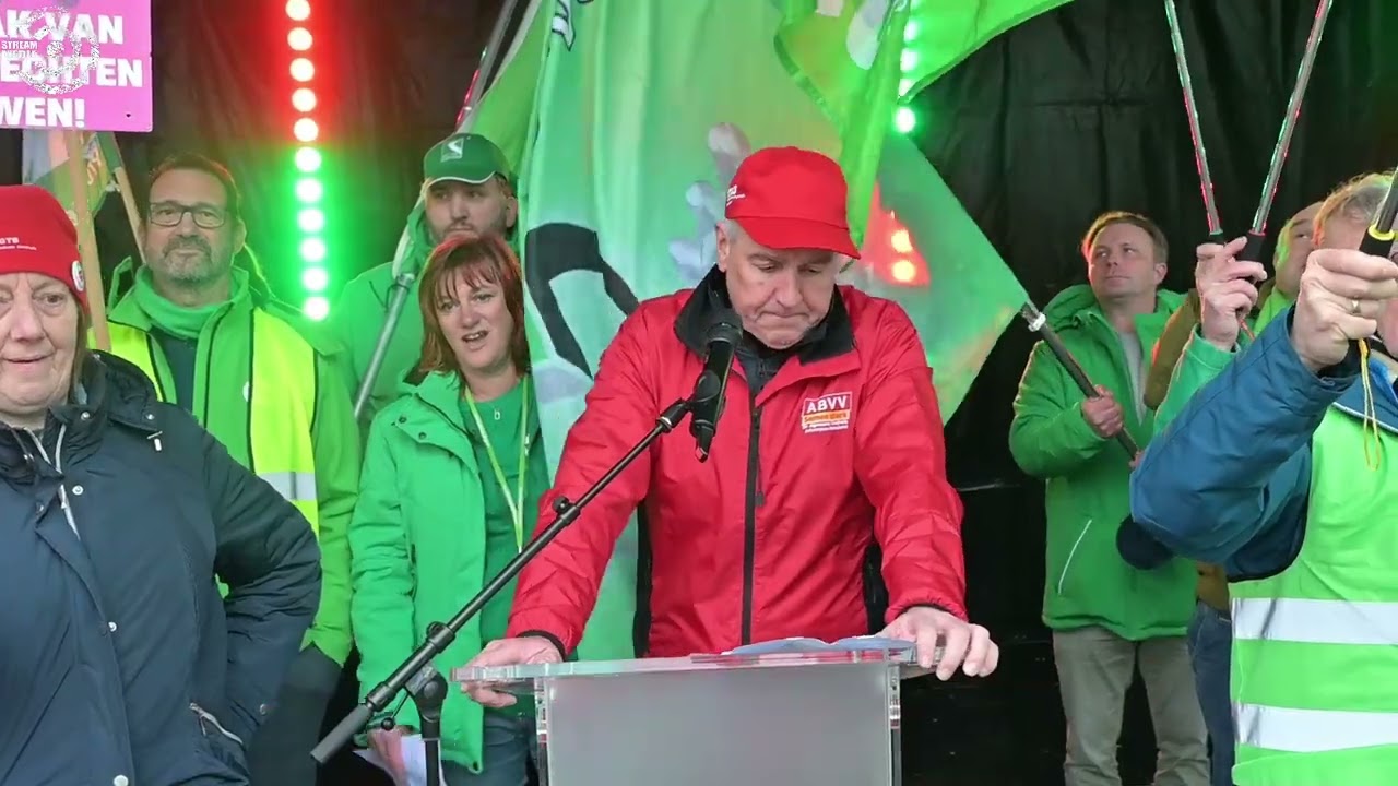 Bruno Verlaeckt spreekt 5.000 betogers toe met boodschap “geef ons geld terug”.