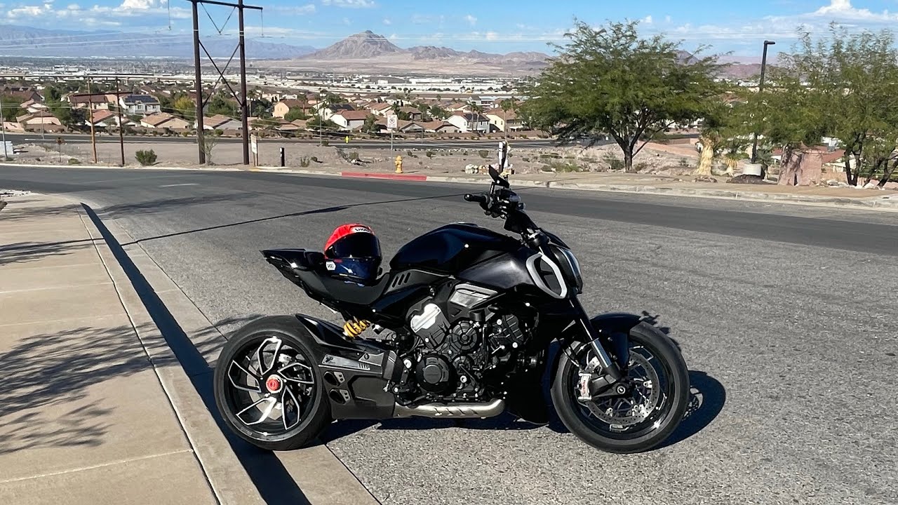 2023 Ducati Diavel V4, termignoni exhaust, walk around and start up.
