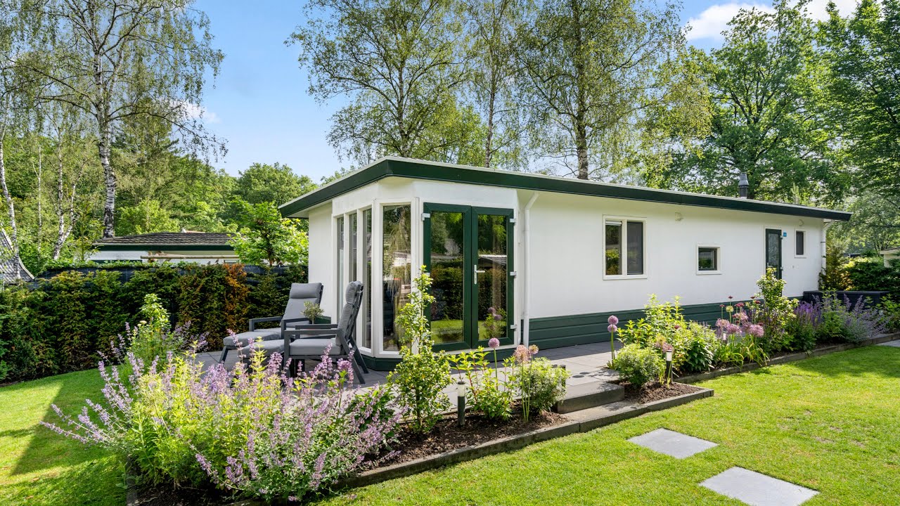 Sfeervolle recreatiewoning met fraaie tuin op EuroParcs de Hooge Veluwe | Maaike van Doorn Makelaar