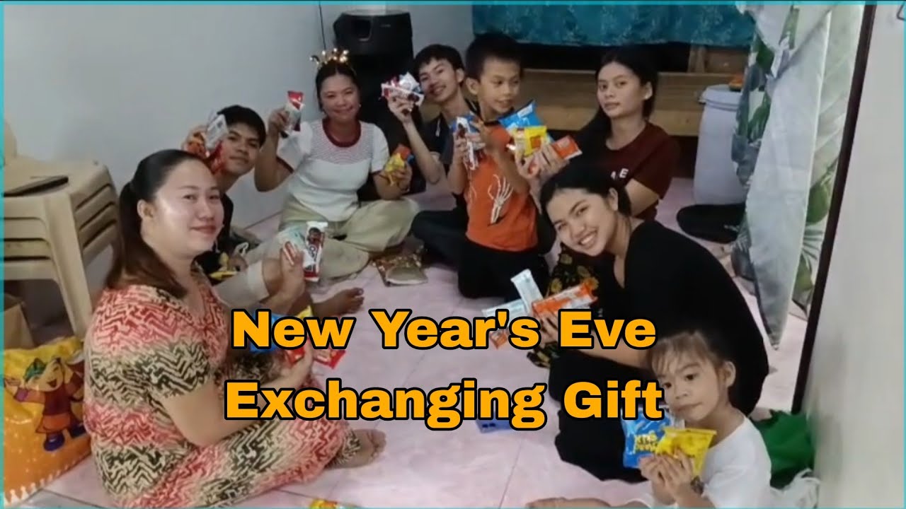  New Year's Eve  Game Fun Exchanging gift 