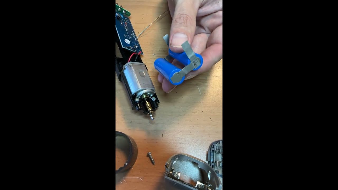 Remplacement batterie d'une tondeuse Remington - Remington hair trimer battery replacement