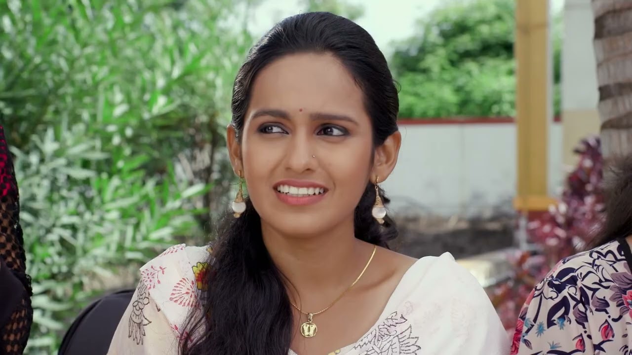 Lagira Zhala Jee | शीतल बघणार का लेटर?
