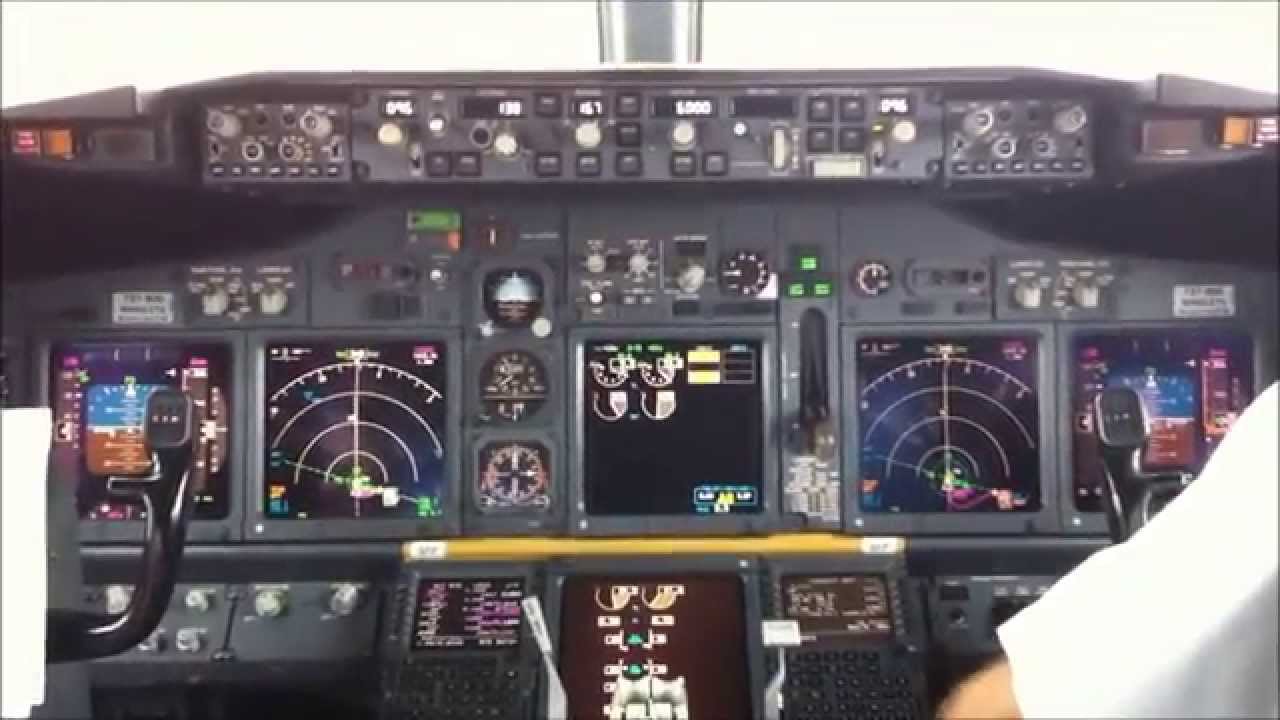 Voo na cabine de comando Boeing 737-800 SFP Gol