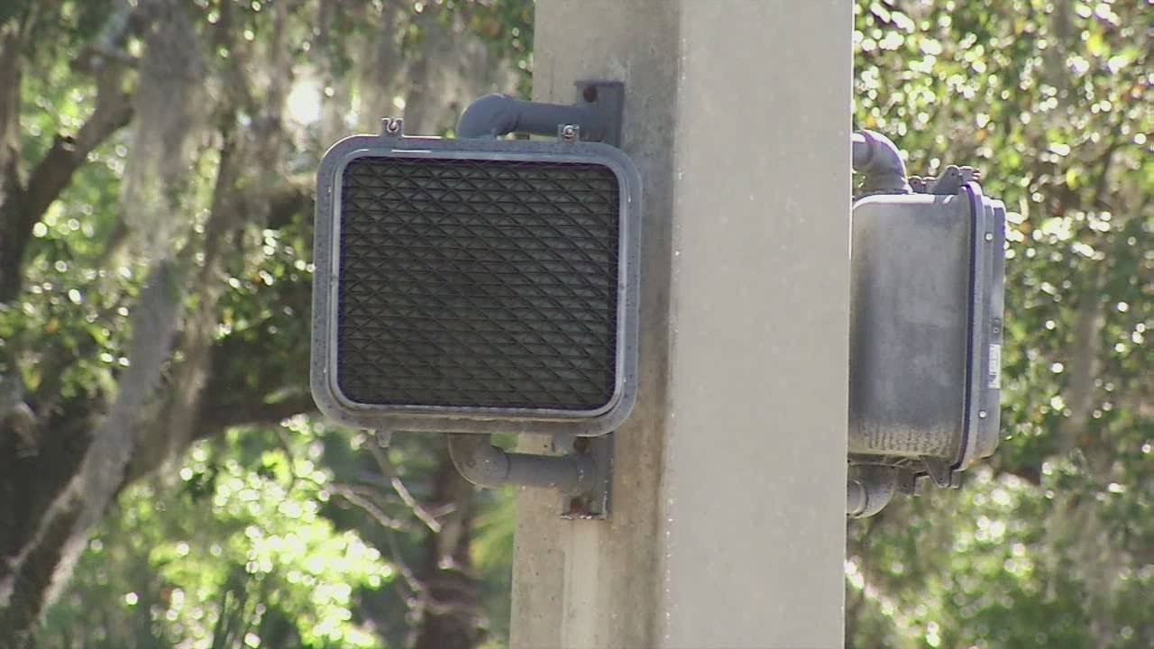 Crosswalk lights still broken