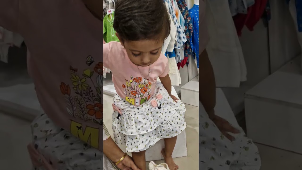 সোনা মায়ের জুতো কিনতে গিয়ে কি অবস্তা হল দেখুন  🙏⭕️❗️⭕️🙏